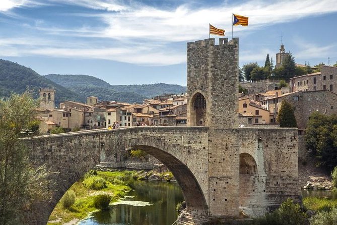 Private Transfer from Girona city to Barcelona Airport - Hotel pickup in Girona: what the meet-and-greet actually means