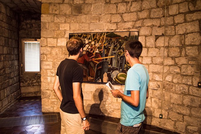Private trip to the medieval city of Girona from Barcelona - Plaza de la Independència: Where You Turn the Highlights Into Your Own Day