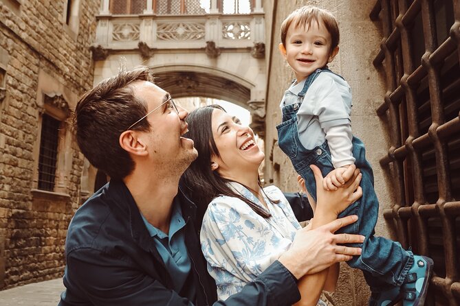 Professional Photoshoot Tour - Barcelona's iconic locations - Barcelona Cathedral: where the photos start looking cinematic