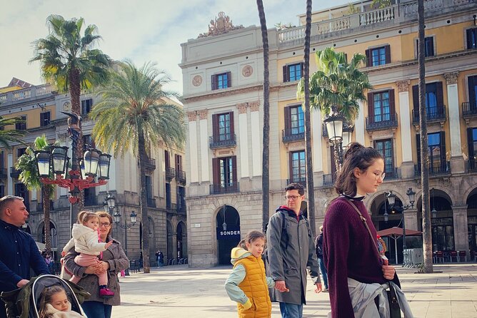 Ramblas, Old Town, Gothic and Gaudi Architecture Walking Tour - Gaudí exteriors: Casa Batlló and La Pedrera from the sidewalk