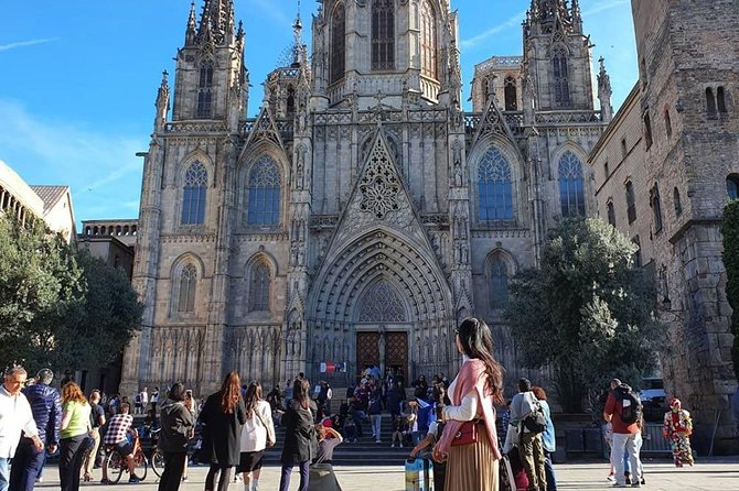 Ramblas, Old Town, Gothic and Gaudi Architecture Walking Tour - Why Passeig de Gràcia deserves that long stop