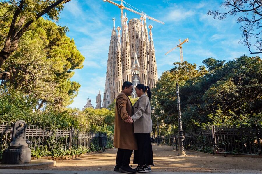 Romantic Photoshoot Experience for Couples in Barcelona - Key highlights to know before you book