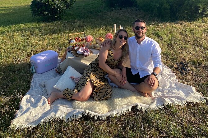 Romantic Picnic - Where You Meet and How the Timing Works (8:00 am Matters)