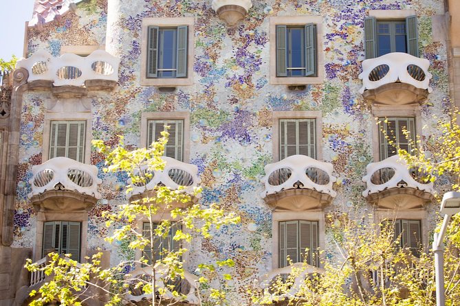 Sagrada Familia and Barcelona Highlights: Private Guided 4-Hour Driving Tour - Who this Barcelona tour fits best