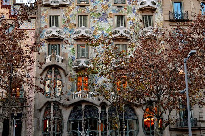 Sagrada Familia and Barcelona Highlights: Private Guided 4-Hour Driving Tour - Gothic Quarter and Las Ramblas: getting your bearings without the stress