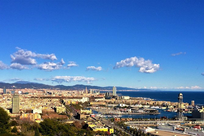 Sagrada Familia and Old Town Private Tour with Hotel Pick-up - Eixample and Passeig de Gràcia: modernism on a route that makes sense