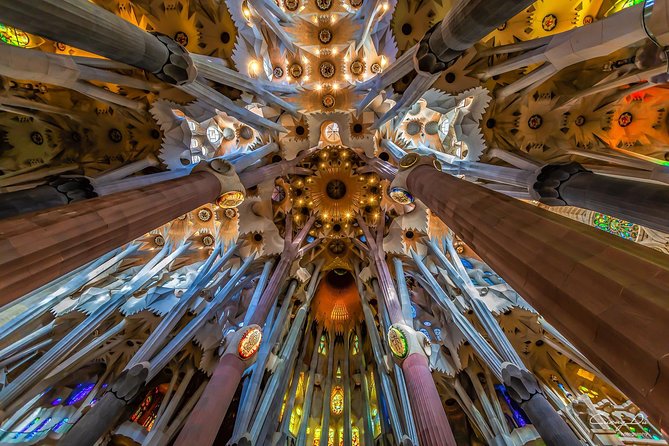 Sagrada Familia and Old Town Private Tour with Hotel Pick-up - Sagrada Familia: prebooked entry and how to plan for one hour inside