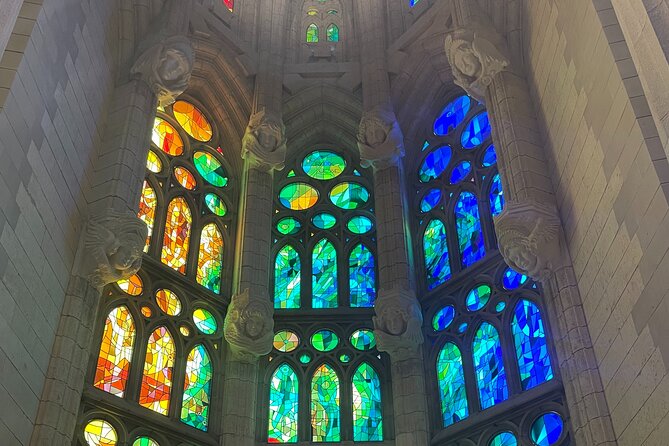 Sagrada Familia and Park Guell Guided Tour with Transport - Getting to Sagrada Família fast: van transfer and your inside timing