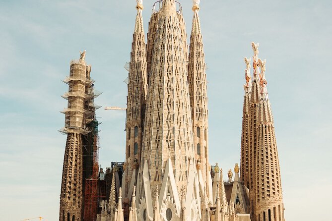 Sagrada Familia Closing Time Tour with Rooftop Views - Walking in with skip-the-line access: less waiting, more seeing