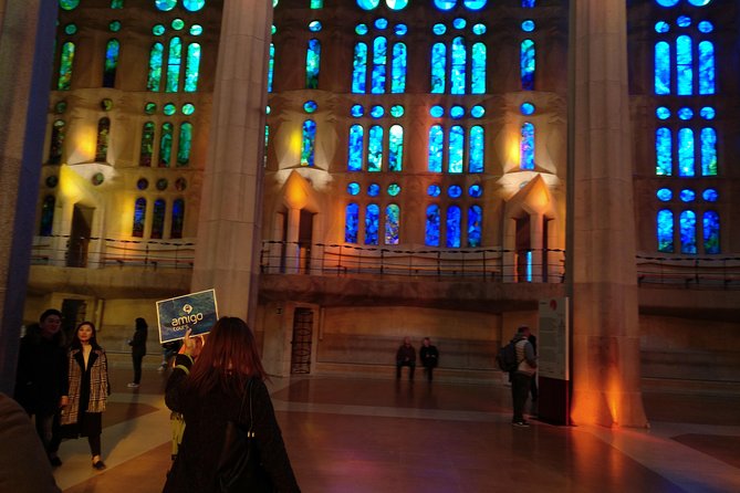 Sagrada Familia English Guided Tour & Optional Tower Access - The tour pace: 1 hour 30 minutes that leaves breathing room