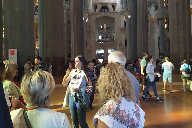 Sagrada Familia English Guided Tour & Optional Tower Access - Morning entry strategy: why early matters here