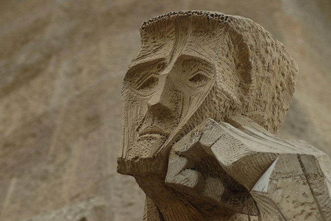 Sagrada Familia Evening Private Tour with Expert Guide - Practical Tips That Make or Break Your Visit