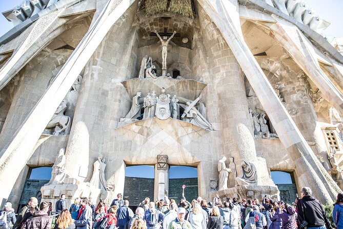 Sagrada Familia Fast Track Guided Tour - Tower elevator option: what you gain and what can derail it