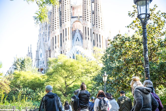 Sagrada Familia Fast Track Guided Tour - Meeting at Carrer de Sardenya: show up ready