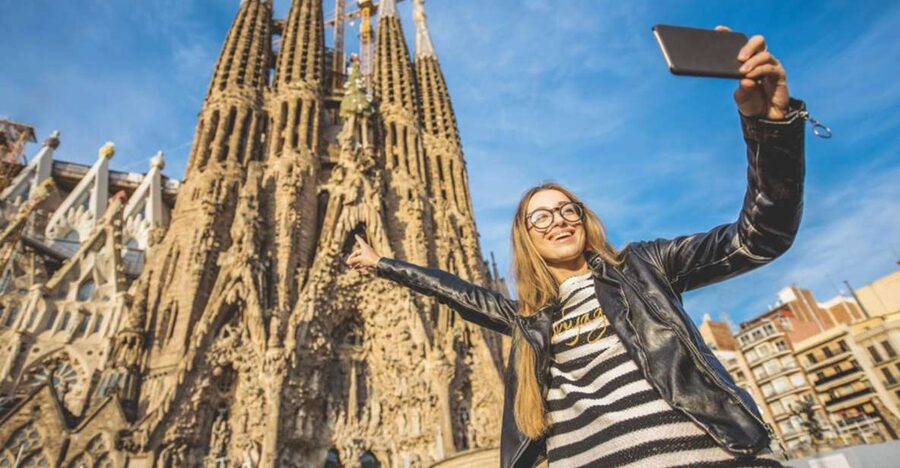 Sagrada Familia & Gaudi Guided Tour Private or Small Groups - Priority at Sagrada Familia: What You Gain From Skip-the-Line