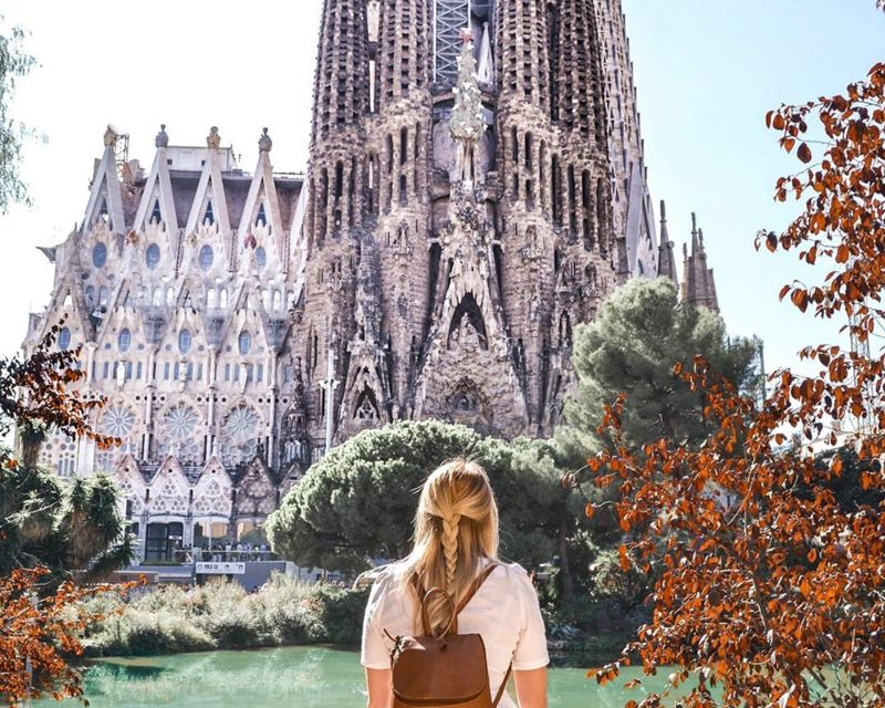 Sagrada Familia & Gaudi Guided Tour Private or Small Groups - Els Quatre Gats and Catalan Music: Creative Hangouts You Can Picture