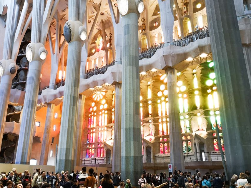 Sagrada Familia & Gaudi Guided Tour Private or Small Groups - Inside Sagrada Familia: Audioguides vs. Official Expert Guide