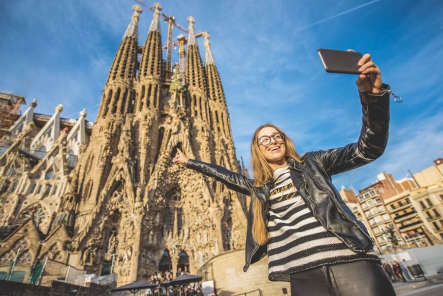 Sagrada Familia & Gaudi Guided Tour Private or Small Groups - The Gaudí Route Starts in Plaça Reial, Not in a Textbook