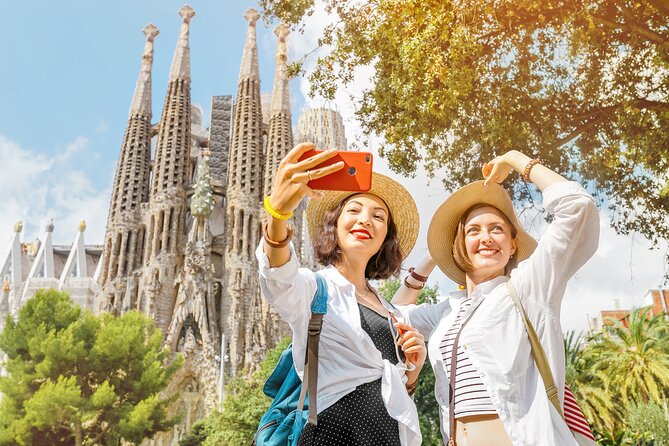 Sagrada Familia Guided Tour with Skip The Line Access - Small-group upgrade: when 9 people changes the whole experience