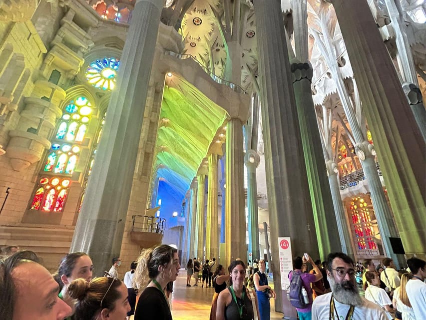 Sagrada Familia Guided Tour with Skip-the-Line Entry Ticket - Façana del Naixement: starting with the Nativity facade story