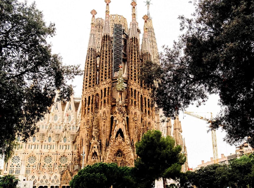 Sagrada Familia Guided Tour with Skip-the-Line Entry Ticket - Guide quality: why the best tours feel personal