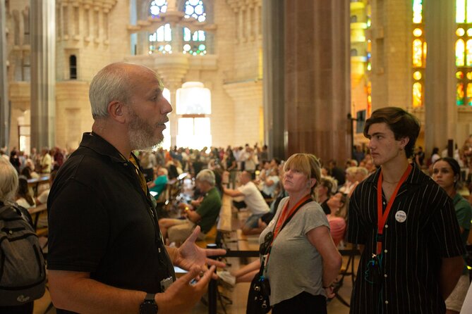 Sagrada Familia Guided Tour with Skip the Line Ticket - Passion façade: the story shifts from creation to final hours