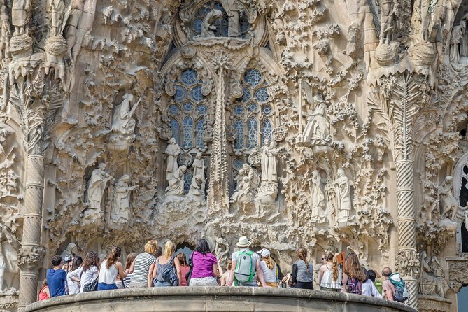 Sagrada Familia Guided Tour with Skip the Line Ticket - Free time inside after the tour: how to use it well