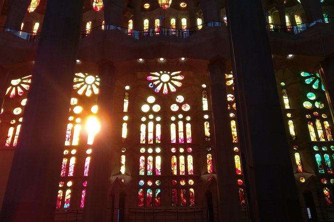 Sagrada Familia Guided Tour with Towers Access - Photo timing and the construction view from above