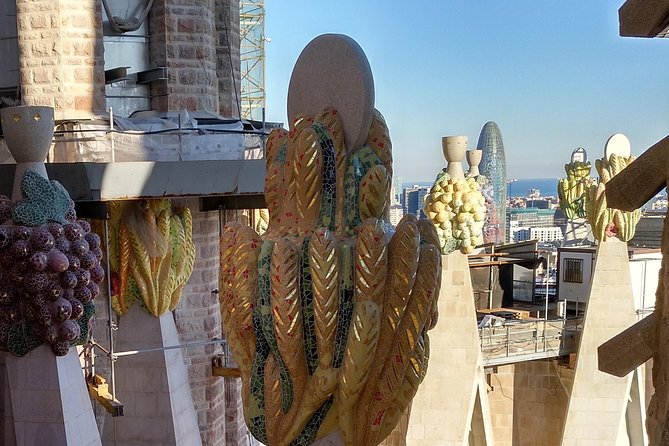 Sagrada Familia Guided Tour with Towers Access - Clothing rules and child limits that affect the day