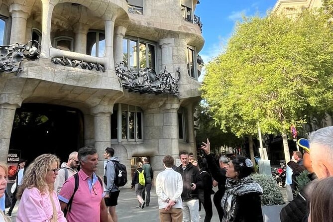 Sagrada Familia & La Pedrera Small Group Tour with Cava Tasting - Sagrada Família Skip-the-Line: How the Nativity and Passion Facades Pull You In