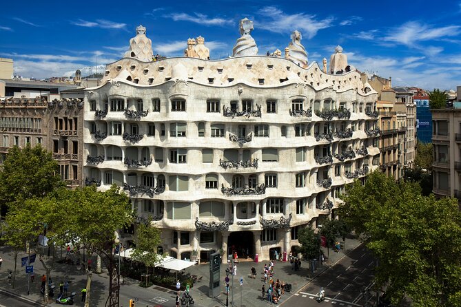 Sagrada Familia & La Pedrera Small Group Tour with Cava Tasting - Should You Book This Sagrada Família & La Pedrera Tour?