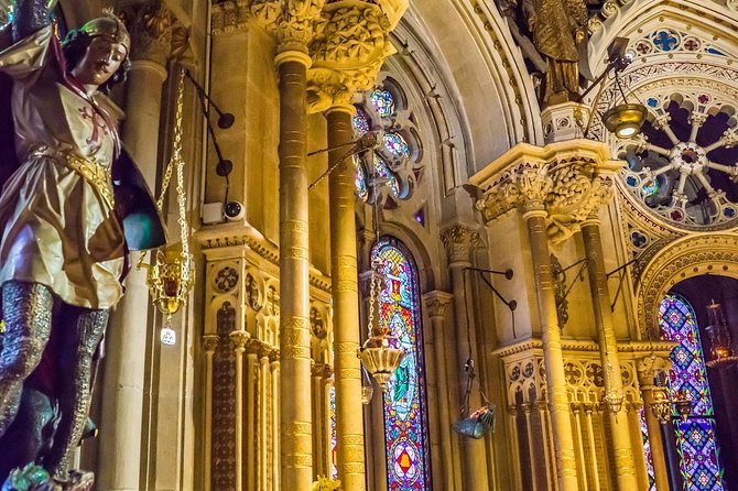 Sagrada Familia & Montserrat Small Group Tour with Hotel pick-up - Quick stops you’ll remember: Placa Reial and Plaça Sant Felip Neri