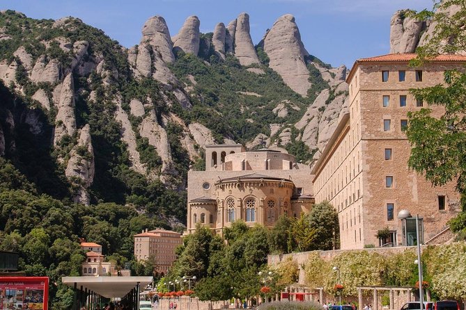 Sagrada Familia & Montserrat Small Group Tour with Hotel pick-up - Eixample by bus: Passeig de Gràcia and the modernist façades