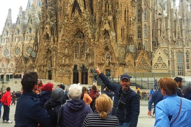 Sagrada Familia & Montserrat Small Group Tour with Hotel pick-up - Sagrada Família: the emotional payoff, with a practical ticket reality