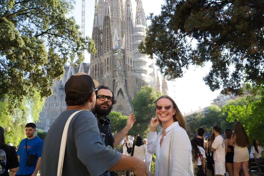 Sagrada Família & More: Barcelona Tour + Candy Tasting - Why This Gaudí-and-Candy Route Works in 150 Minutes