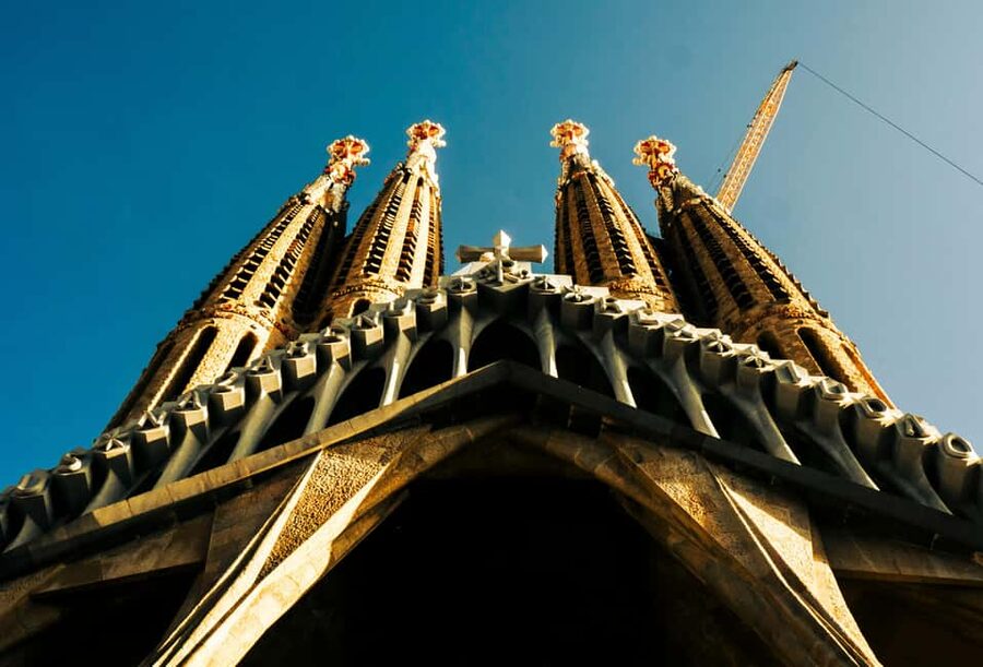 Sagrada Família & More: Barcelona Tour + Candy Tasting - Starting Point: Av. de Gaudí 1 and Getting Oriented Fast