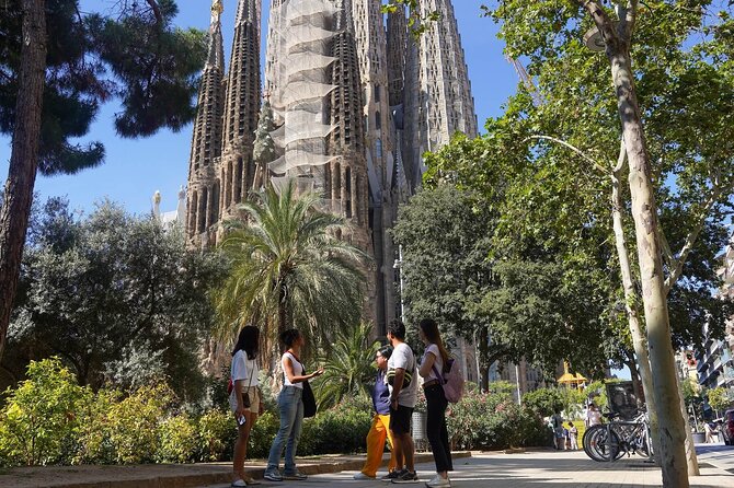 Sagrada Familia & Park Guell Guided Tour - Tower Upgrade: Worth It if You Want a Different Angle