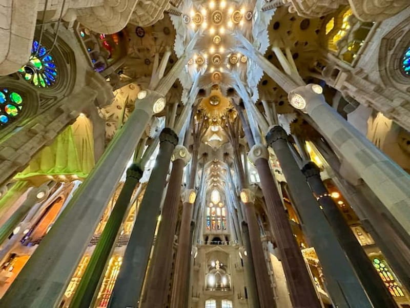 Sagrada Família & Park Güell Guided Tour with Transportation - Transportation and Pacing: The Comfort Trade in Exchange for Speed