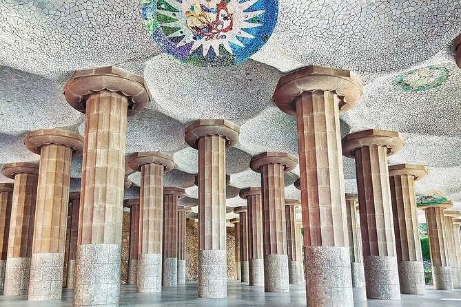 Sagrada Familia & Park Güell Optional: Small Group Tour - Jorge’s style in the real world: stories, clear English, and photo help