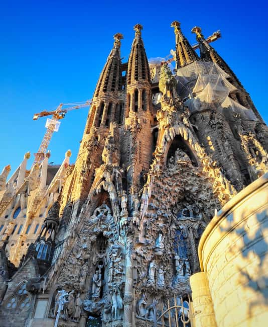 Sagrada Familia Private/Small Group Tour with an architect - Skip-the-Line Entry: Worth It When Tickets Are Tight
