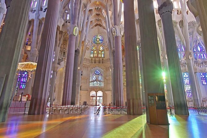 Sagrada Familia Private Tour with Priority Entrance - Private tour momentum: crowds won’t control your visit
