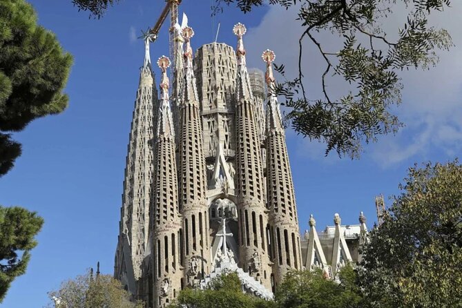 Sagrada Familia Private Tour with Skip-the-Line Ticket - Meeting at Carrer de Provença, then working your way to the basilica