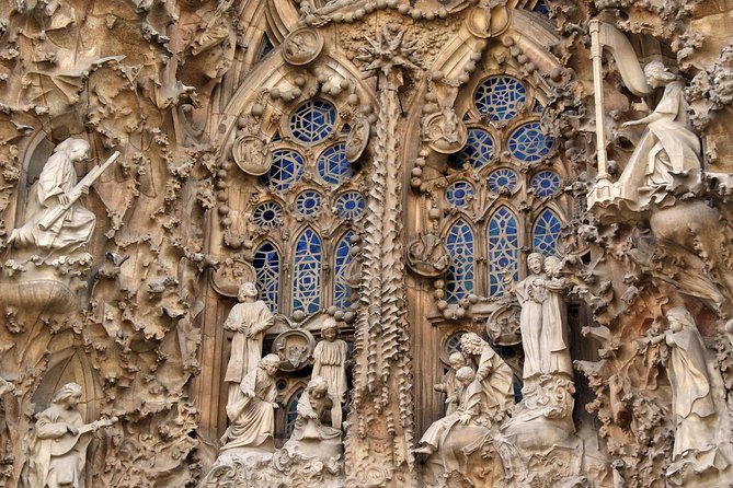 Sagrada Familia Skip-the-Line Private Tour with Guide - Stop 1: The Basilica de la Sagrada Familia (what you’ll actually get)