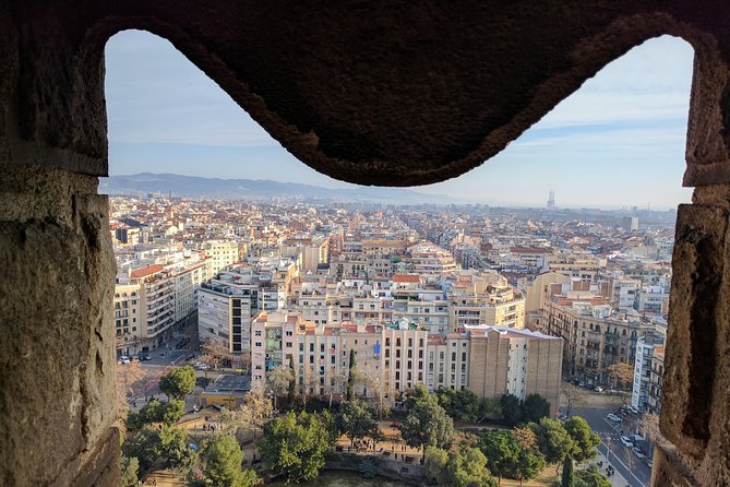 Sagrada Familia Skip-the-Line Private Tour with Guide - What makes the guides here worth your time