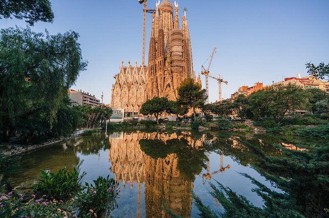 Sagrada Familia Skip the Line Ticket with Official Guide - Timing, group size, and how the visit actually flows