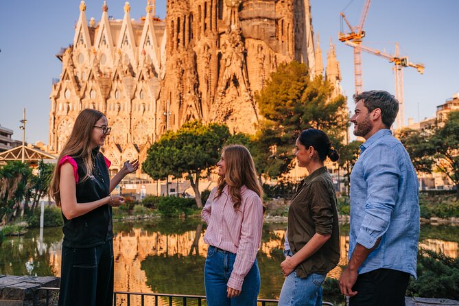 Sagrada Familia Skip the Line Ticket with Official Guide - English guide and who this tour is best for