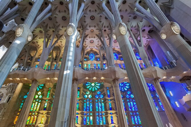 Sagrada Familia Small Group Guided Tour with Skip the Line Ticket - When to go: timing for light and comfort