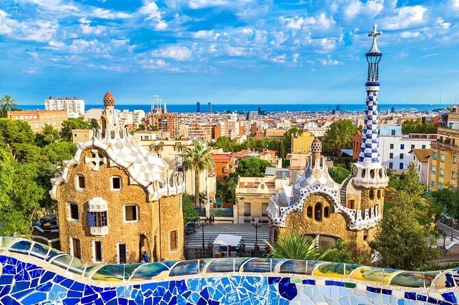 Sagrada Familia: Small Group Tour, hotel pick-up with Fast-Track - Step-by-Step: your Sagrada Familia visit inside the basilica