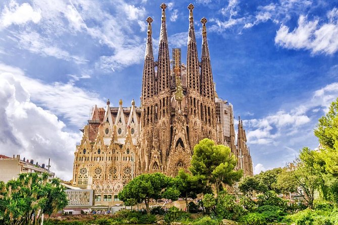 Sagrada Familia: Small Group Tour, hotel pick-up with Fast-Track - Who you may meet: the guides and drivers people mention