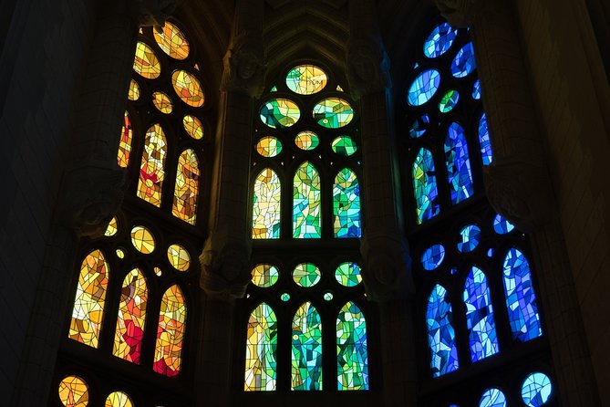 Sagrada Familia Small Group Tour with Skip the Line Ticket - What’s Included vs. Not: Towers, Museum Time, and Your Photo Plan